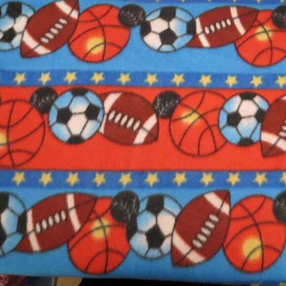 🛒 $15 2 1/2 yards Fleece Kids Sports Football Baseball Soccer Baseball - Picture 1 of 1